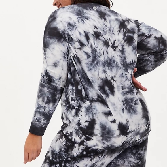 Torrid TIE DYE FRENCH TERRY ACTIVE SWEATSHIRT - Picture 2 of 6